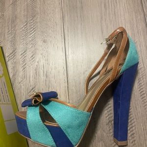 High heels size 7 new in box